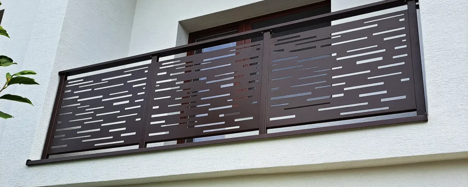 dizajnovy_balkon_vinne_na_logii_model_015